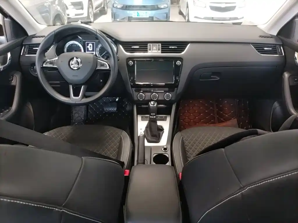 Skoda Octavia 2018 — фото 10