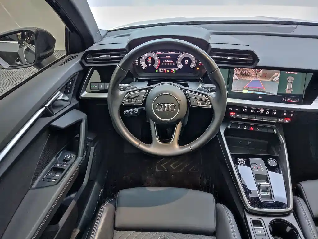 Audi A3 2023 — фото 11
