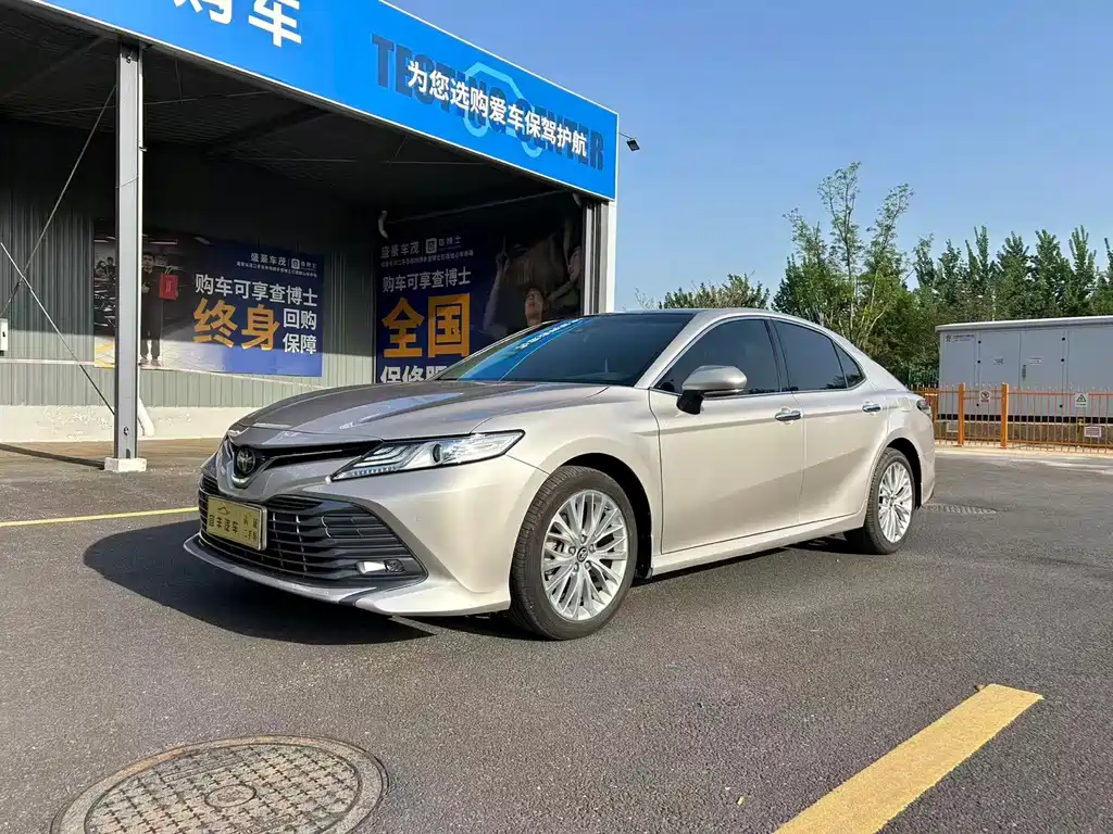 Toyota Camry 2020 — фото 1