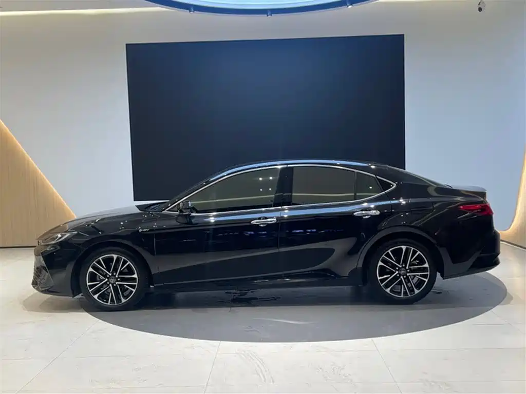 Toyota Camry 2024 — фото 24