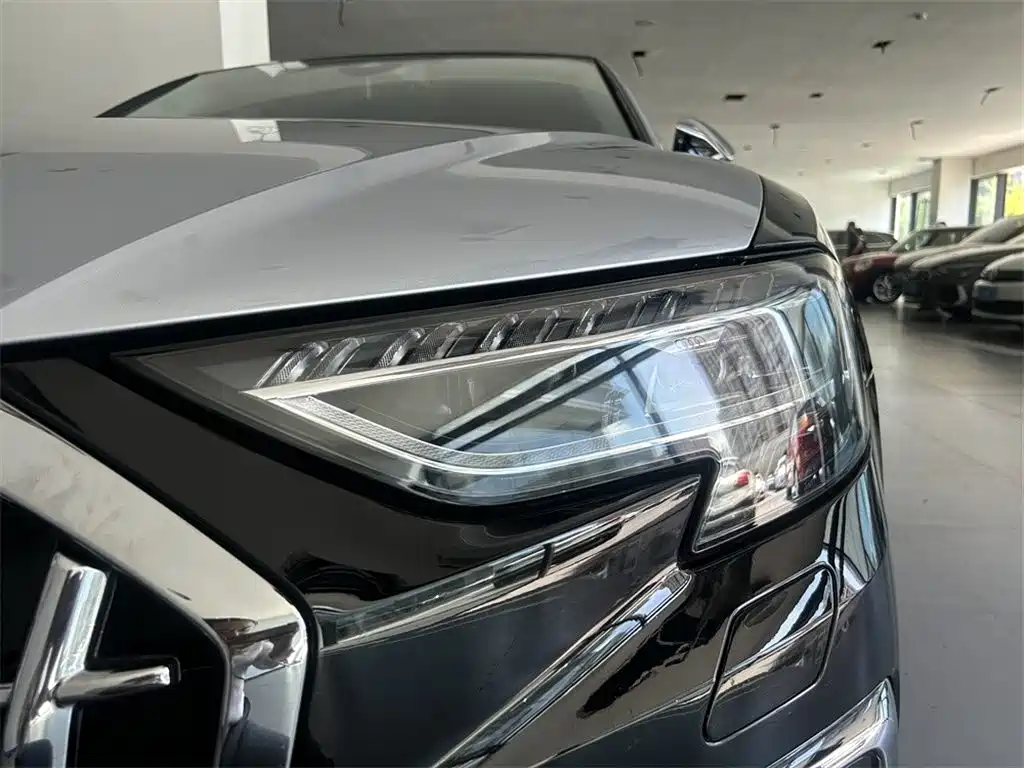 Audi A8 2023 — фото 13