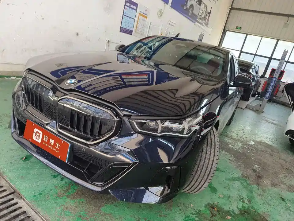 BMW 5 Series 2025