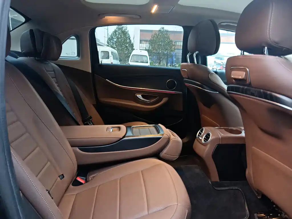 Mercedes-Benz E-Class 2020 — фото 28
