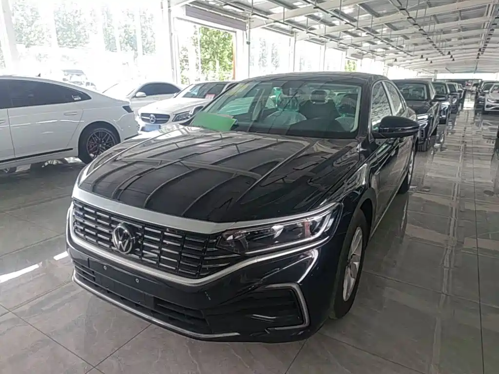 Volkswagen Passat PHEV 2026 — фото 1