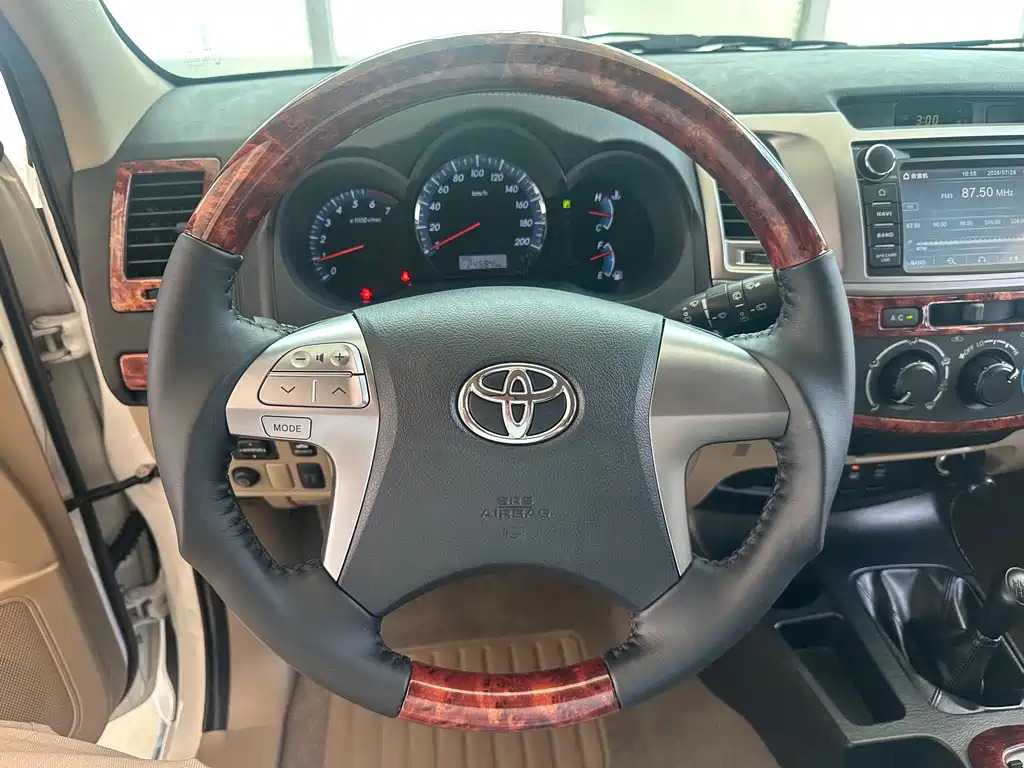 Toyota Fortuner 2017 — фото 9
