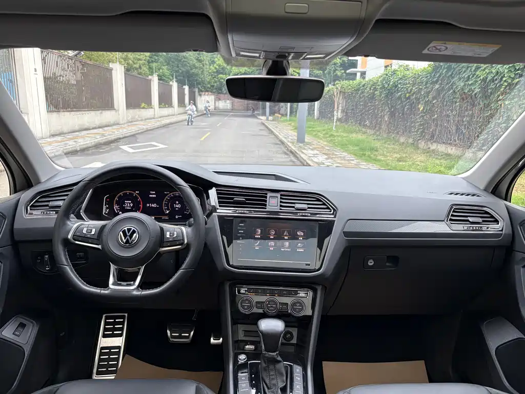 Volkswagen Tiguan L 2021 — фото 10