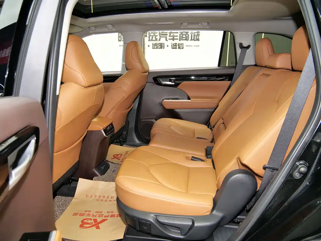 Toyota Highlander 2023 — фото 12
