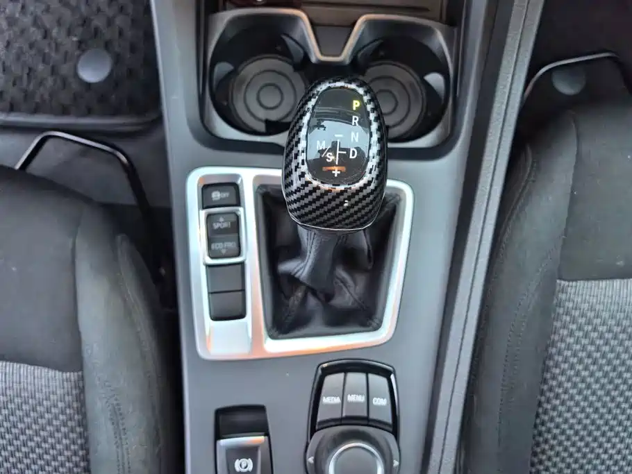 BMW 1 Series 2018 — фото 16