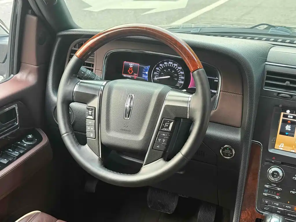 Lincoln Navigator 2017 — фото 19