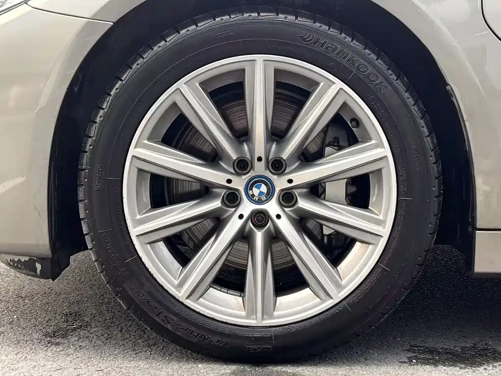 BMW 5 Series New Energy 2018 — фото 8