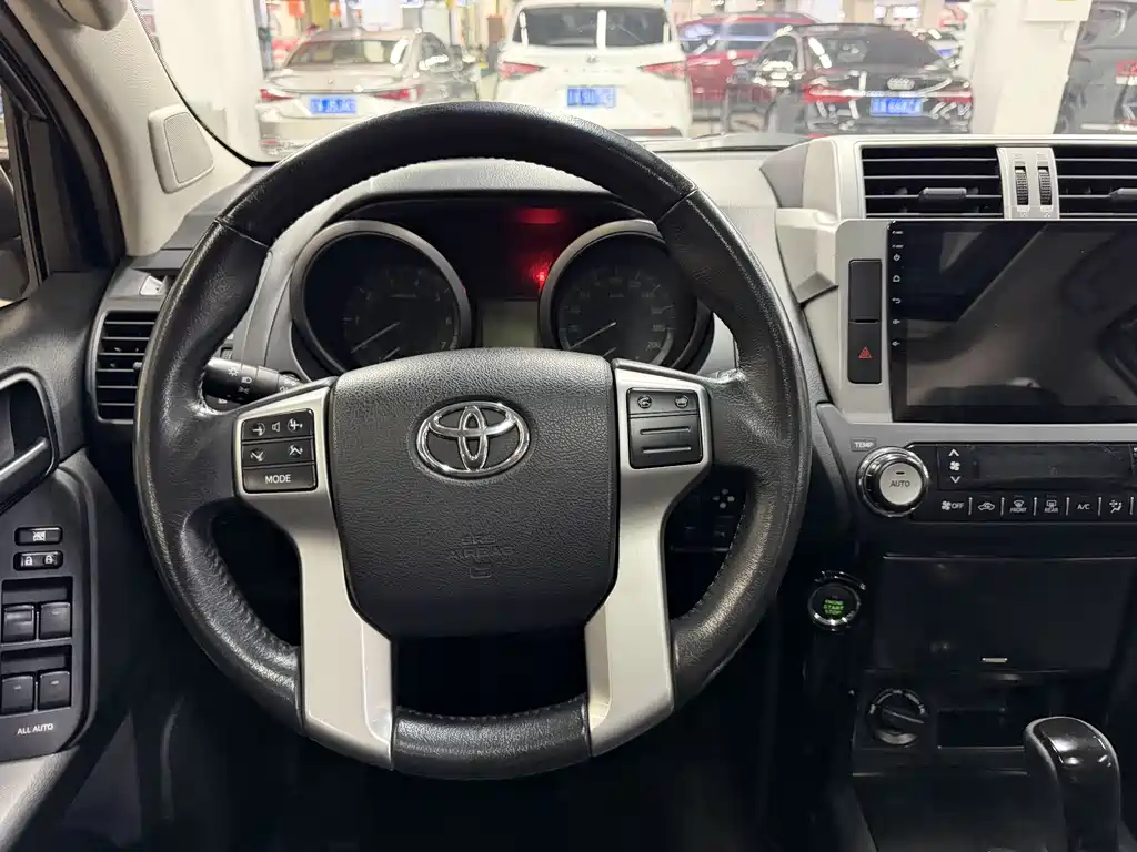Toyota Prado 2014 — фото 12