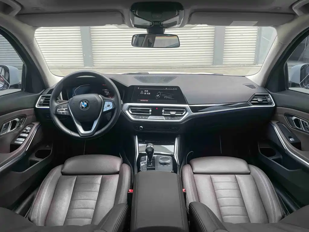 BMW 3 Series 2019 — фото 16