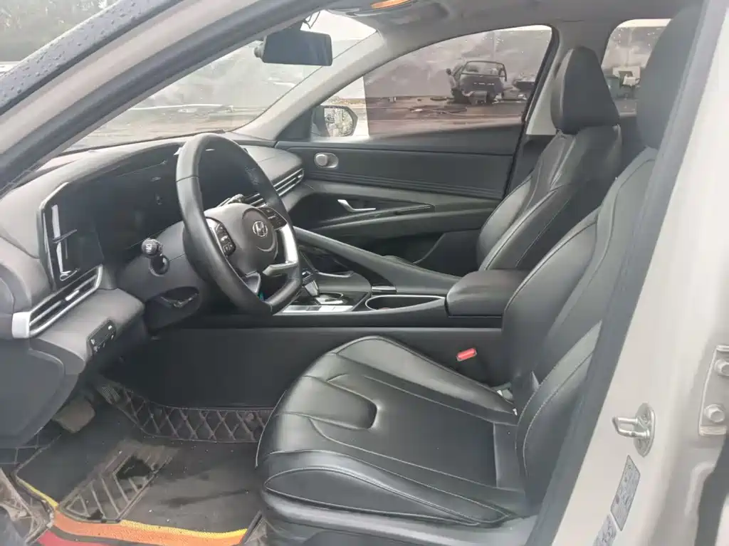 Hyundai Elantra 2022
