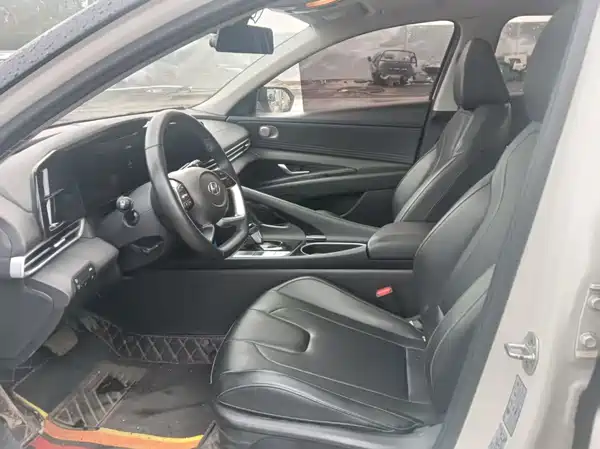 Hyundai Elantra 2022