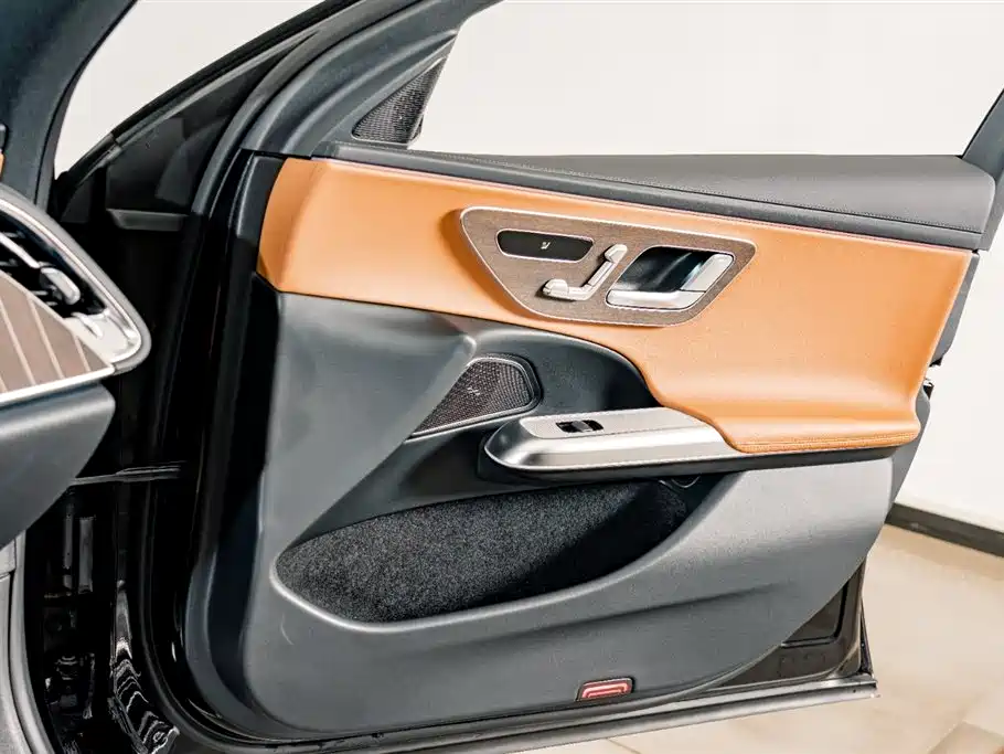 Mercedes-Benz E-Class 2025 — фото 14