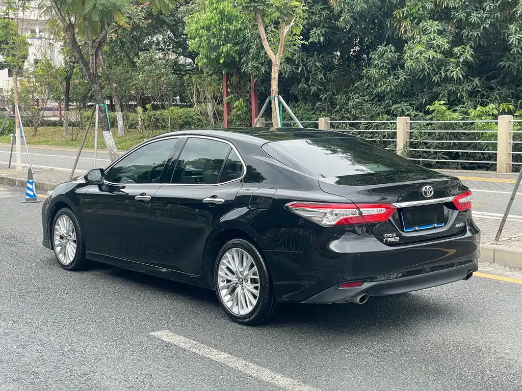 Toyota Camry 2018 — фото 3