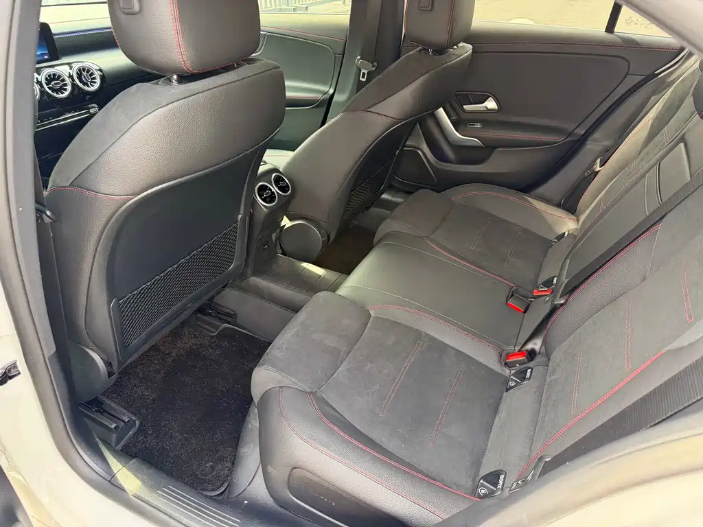 Mercedes-Benz A-Class 2025 — фото 10