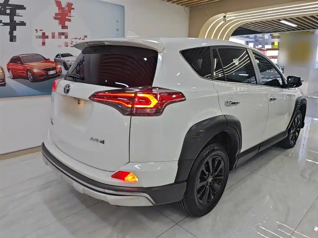 Toyota RAV4 2019 — фото 7