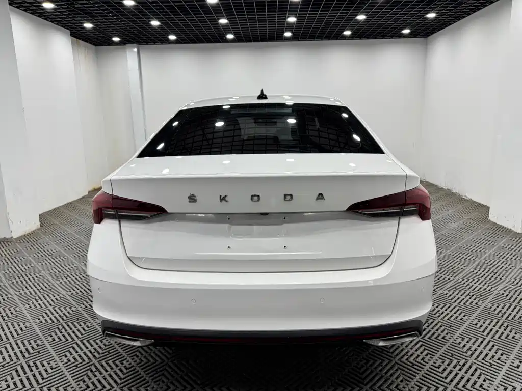 Skoda Octavia 2022 — фото 8
