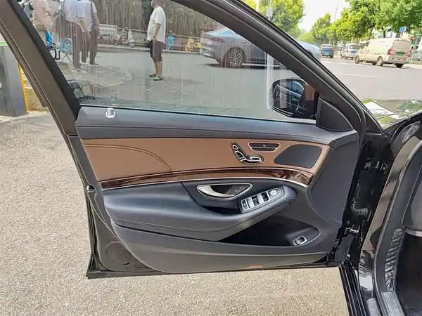 Mercedes-Benz S-Class 2020