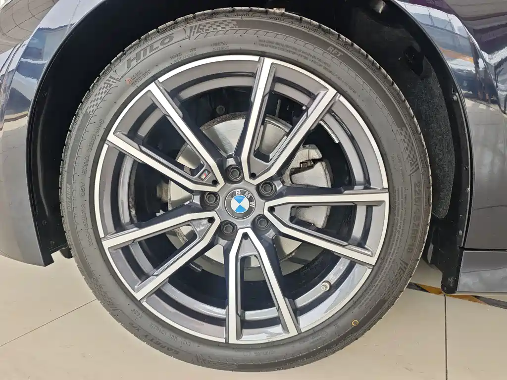 BMW 3 Series 2025 — фото 11