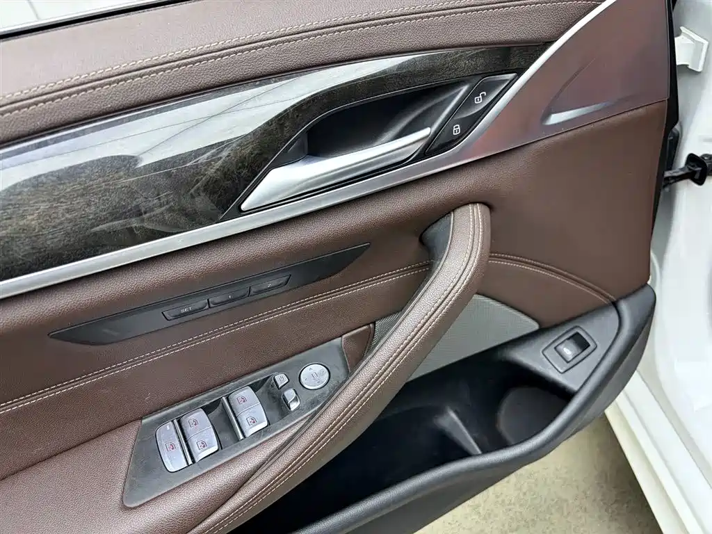 BMW 5 Series 2021 — фото 13