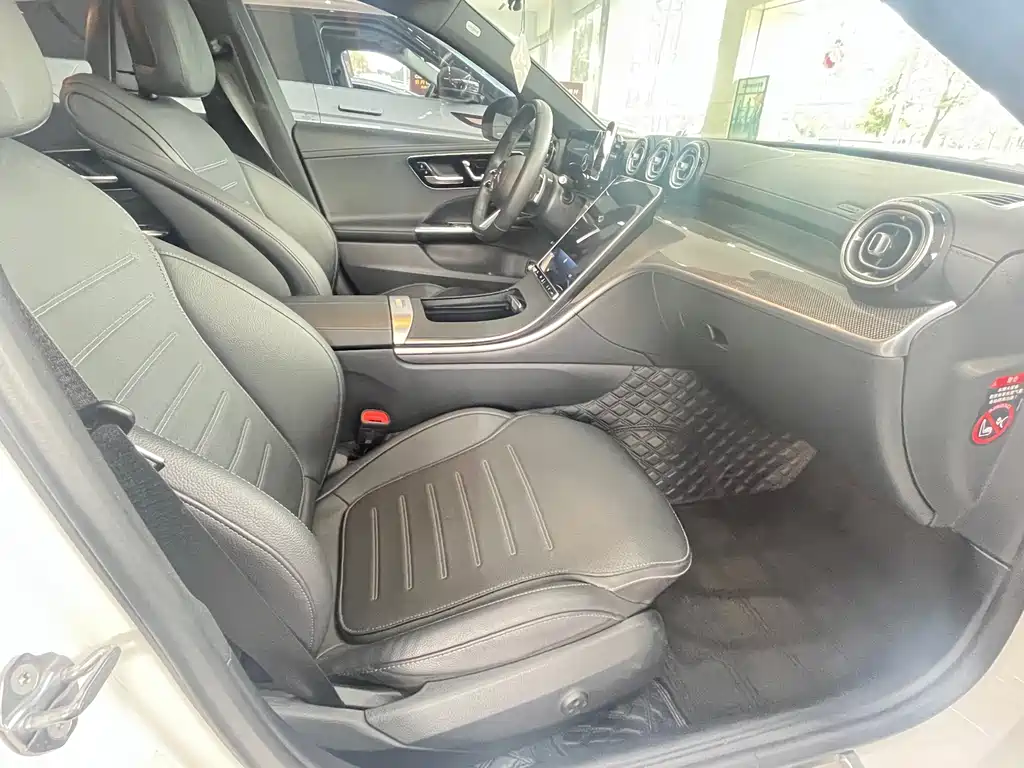 Mercedes-Benz C-Class 2023 — фото 10