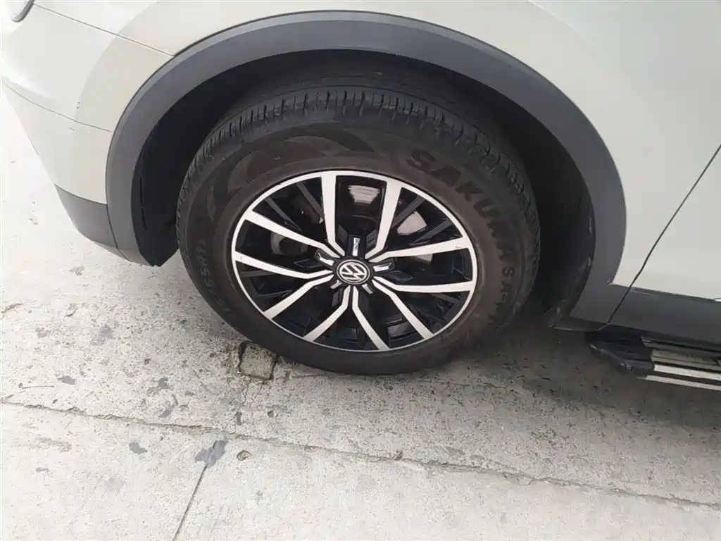 Volkswagen Tiguan L 2017 — фото 23