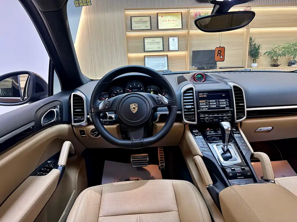 Porsche Cayenne 2014 — фото 17