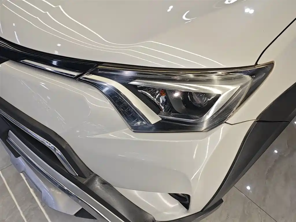 Toyota RAV4 2019 — фото 24