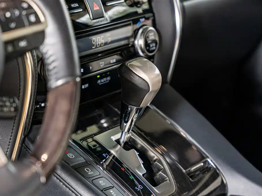 Lexus LM 2020 — фото 18