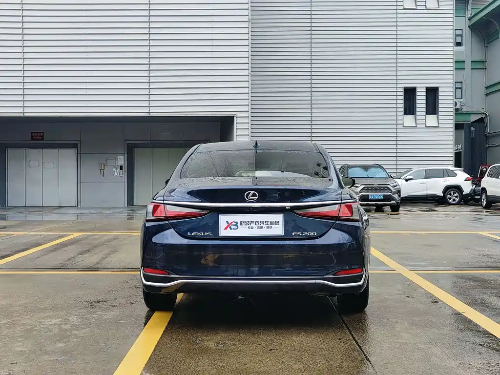 Lexus ES 2024