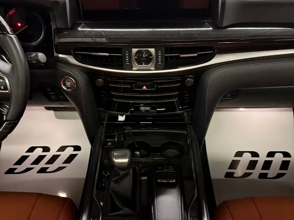 Lexus LX 2017 — фото 14