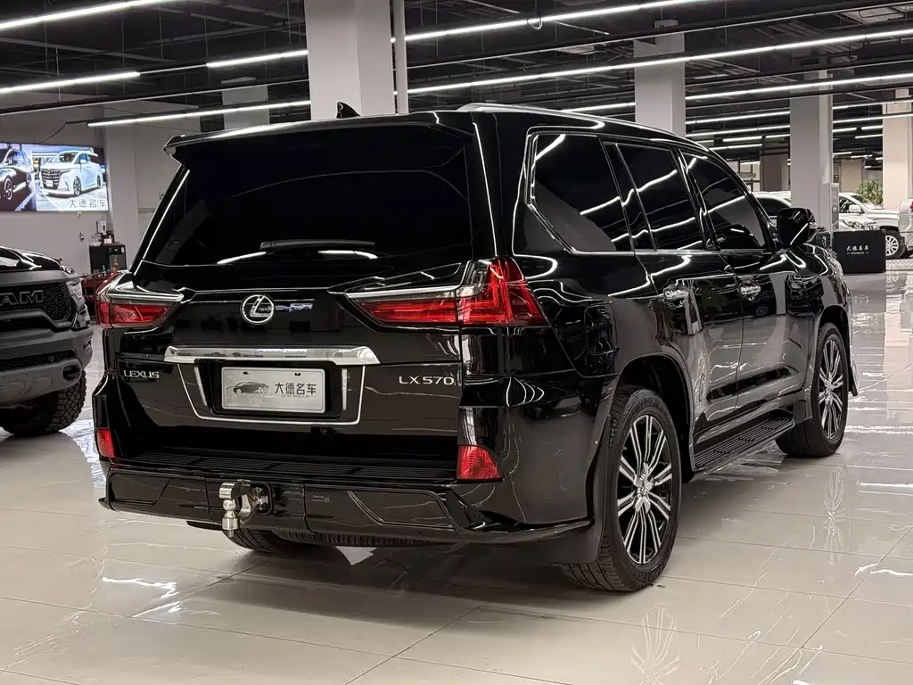 Lexus LX 2017 — фото 6
