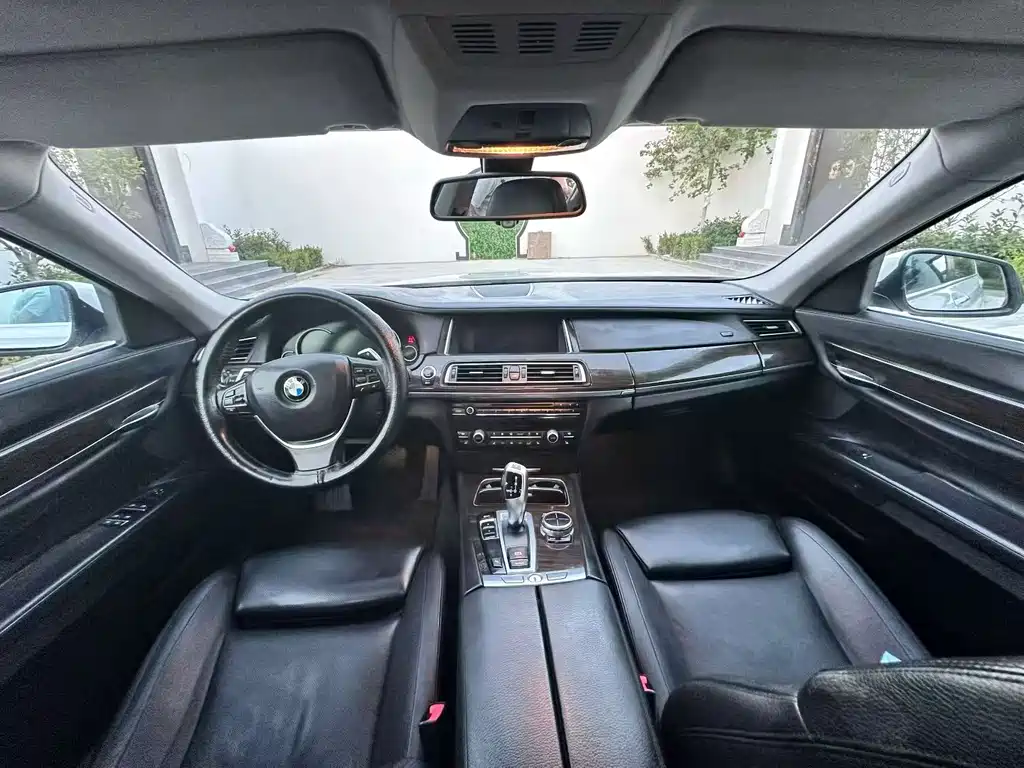 BMW 7 Series 2014 — фото 9