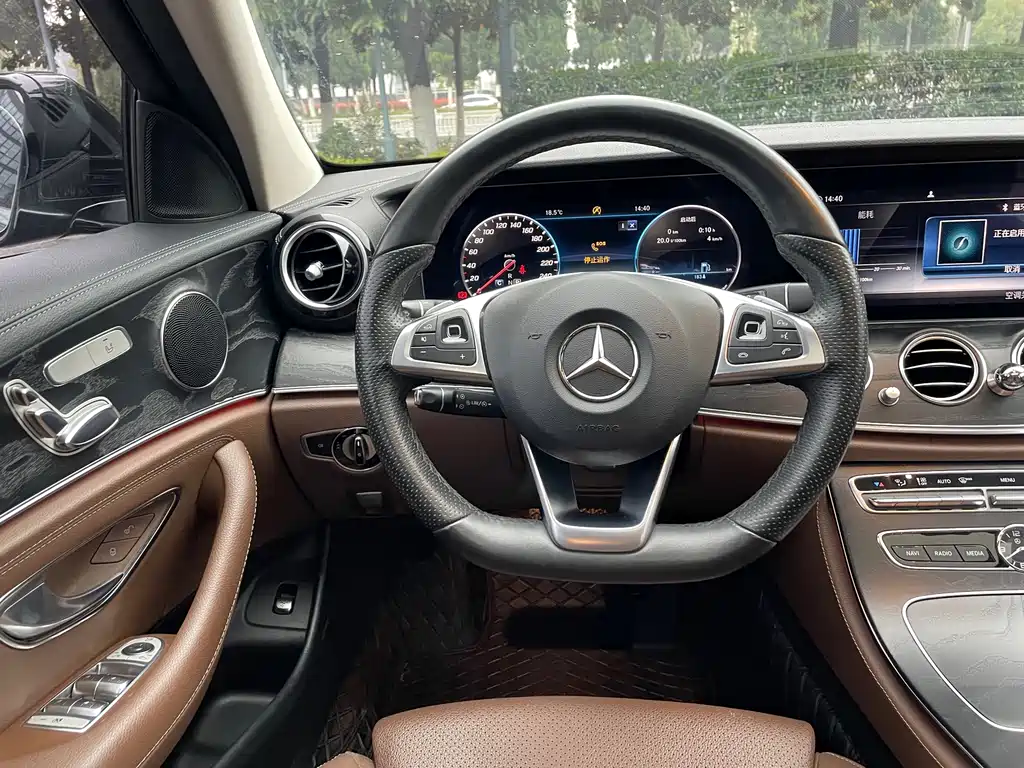 Mercedes-Benz E-Class 2018 — фото 16