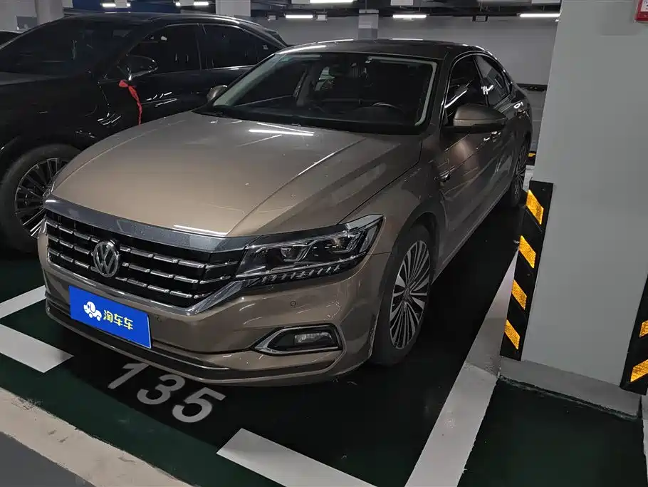 Volkswagen Passat 2019 — фото 1