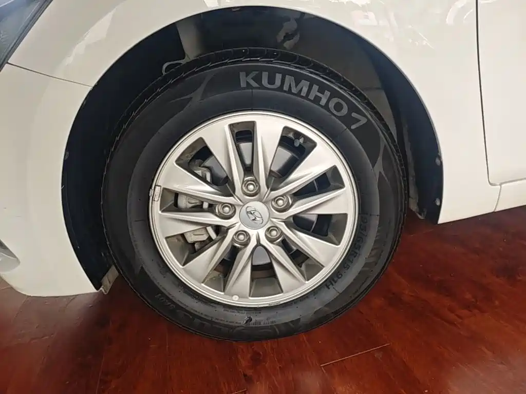 Hyundai Elantra 2019 — фото 23