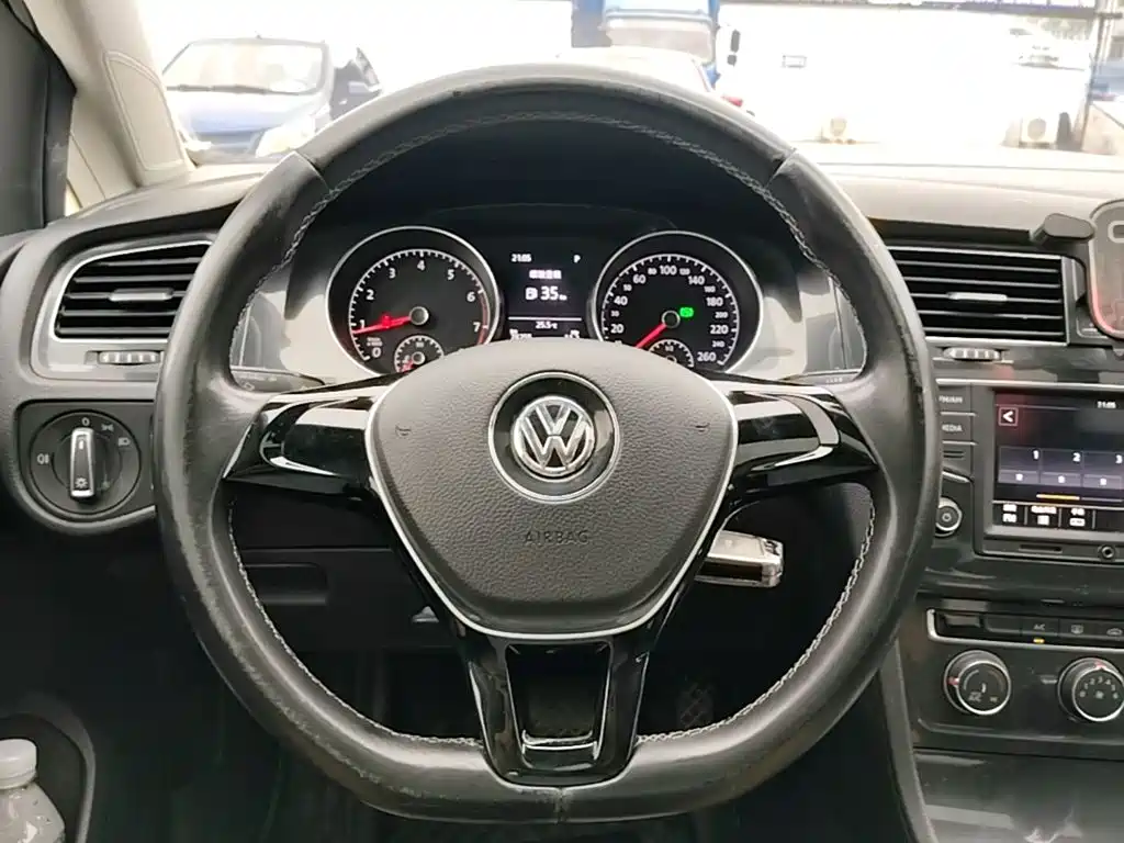 Volkswagen Golf 2017 — фото 11