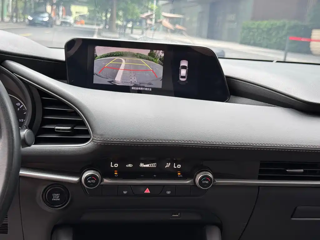 Mazda 3 Axela 2019 — фото 13