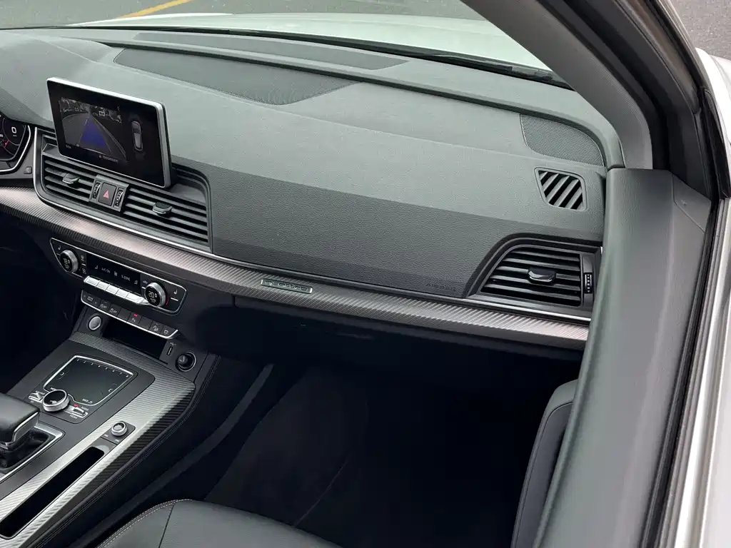Audi Q5L 2019 — фото 18