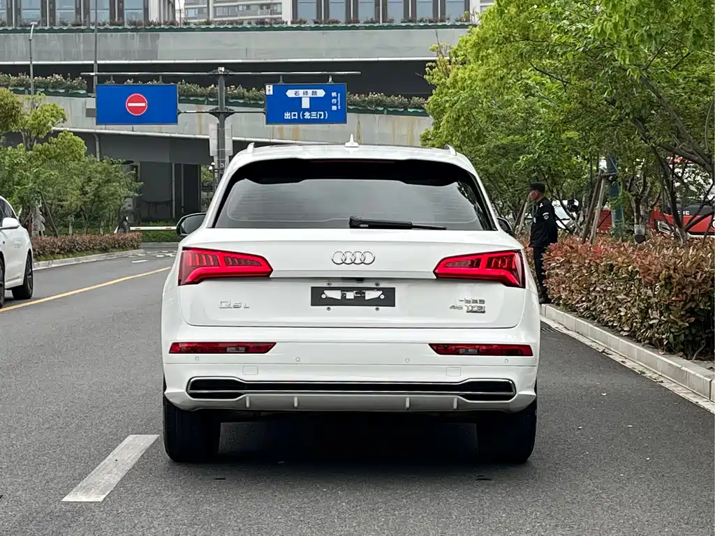 Audi Q5L 2019 — фото 5
