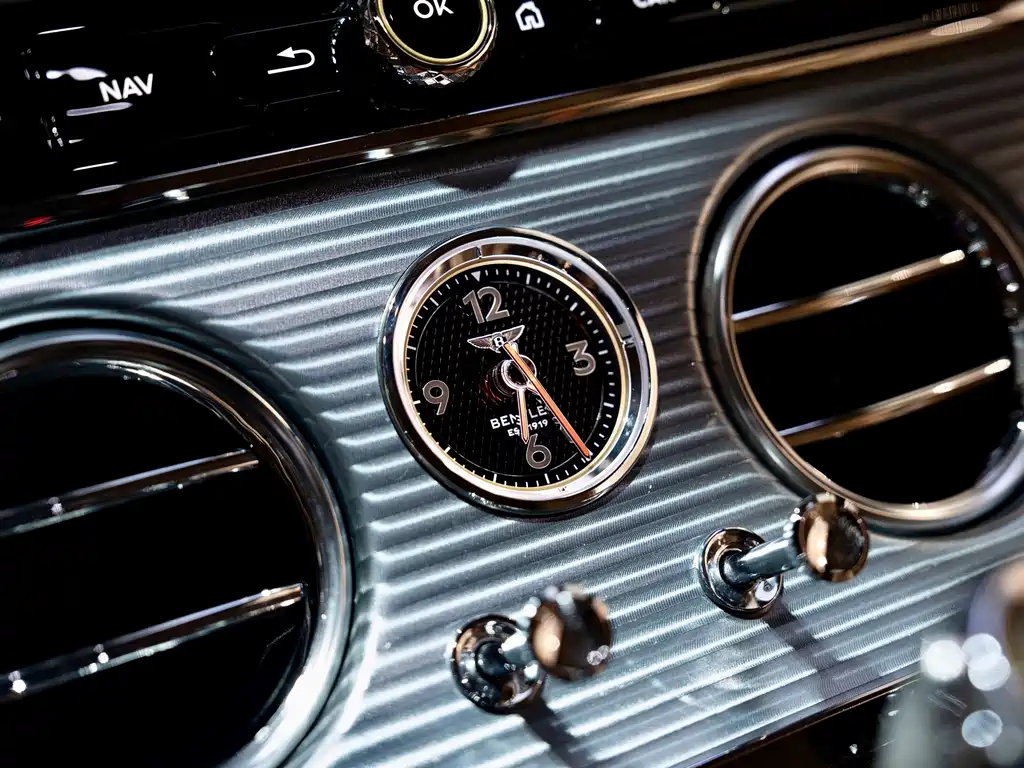 Bentley Continental 2020 — фото 17