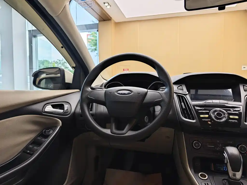 Ford Focus 2016 — фото 14