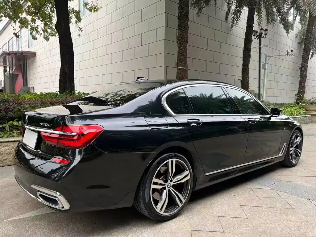 BMW 7 Series 2018 — фото 7
