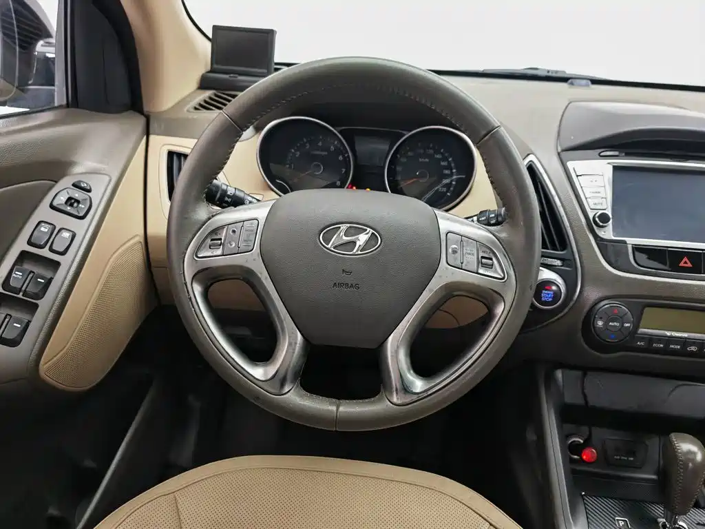 Hyundai ix35 2012 — фото 11