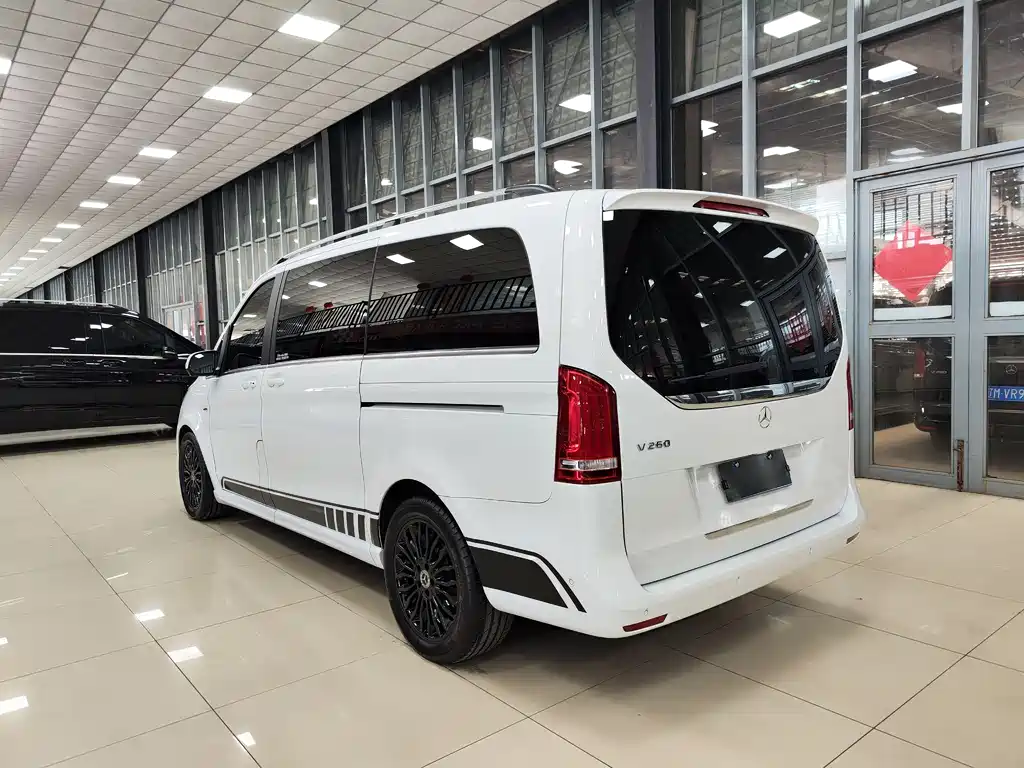 Mercedes-Benz V-Class 2018 — фото 28