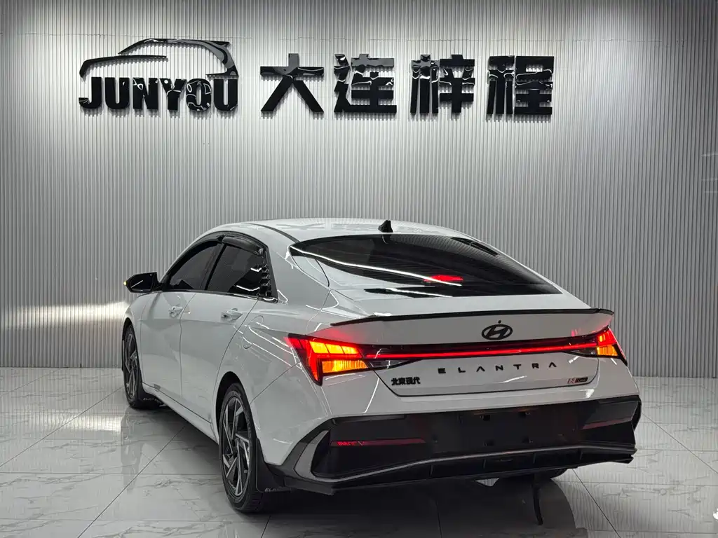 Hyundai Elantra 2023