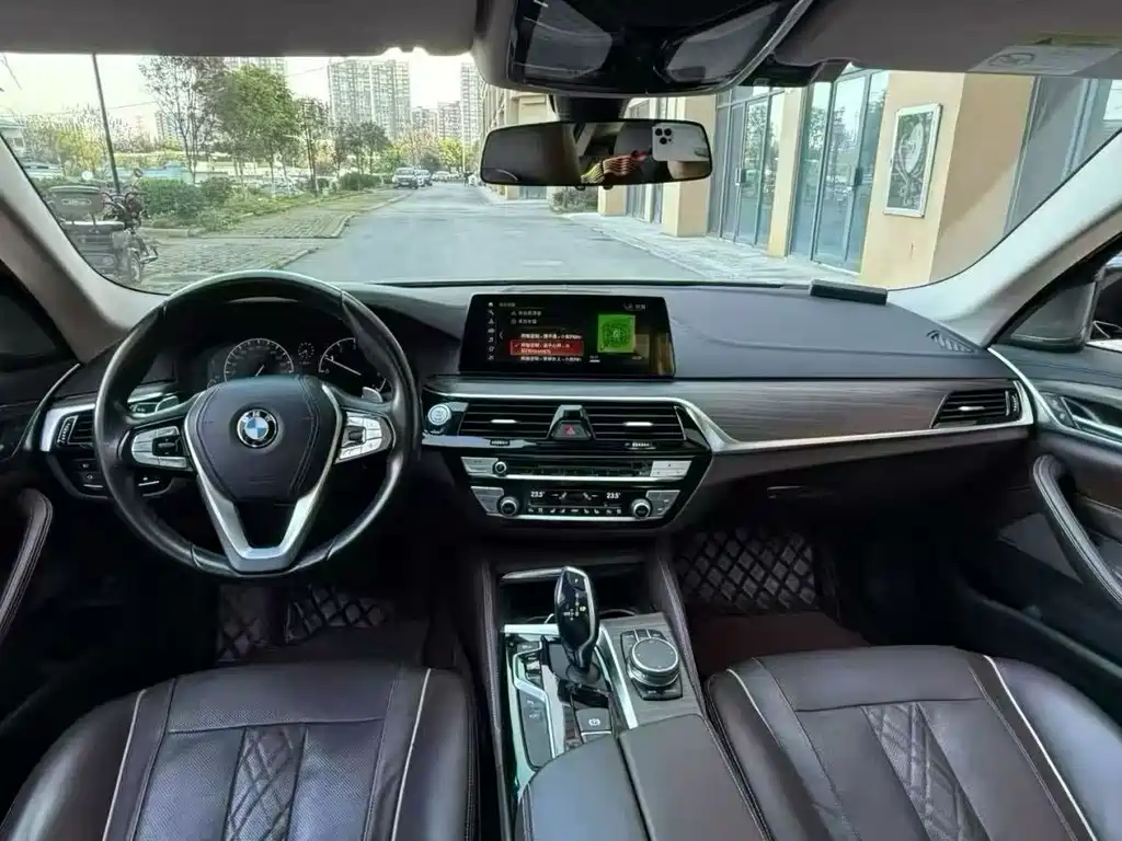 BMW 5 Series 2019 — фото 3