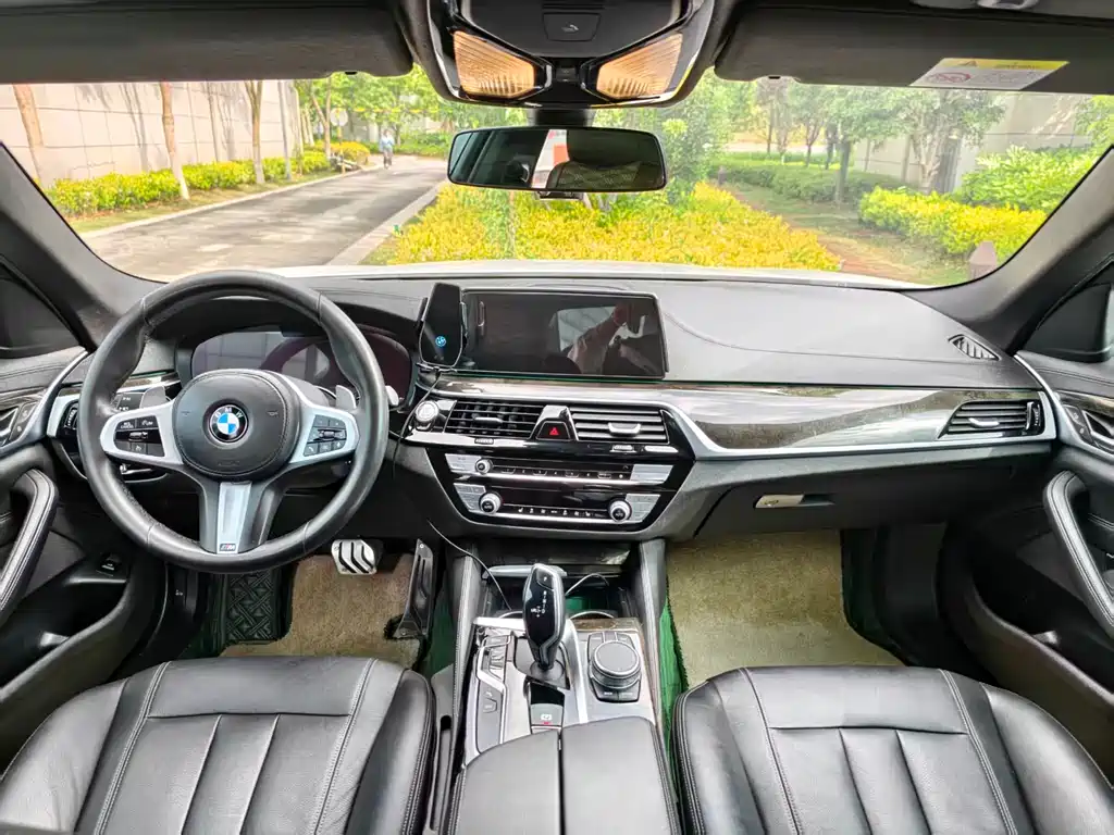BMW 5 Series 2020 — фото 8